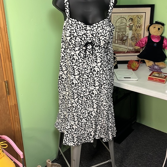 R & K Originals Woman’s Dress - Picture 5 of 5